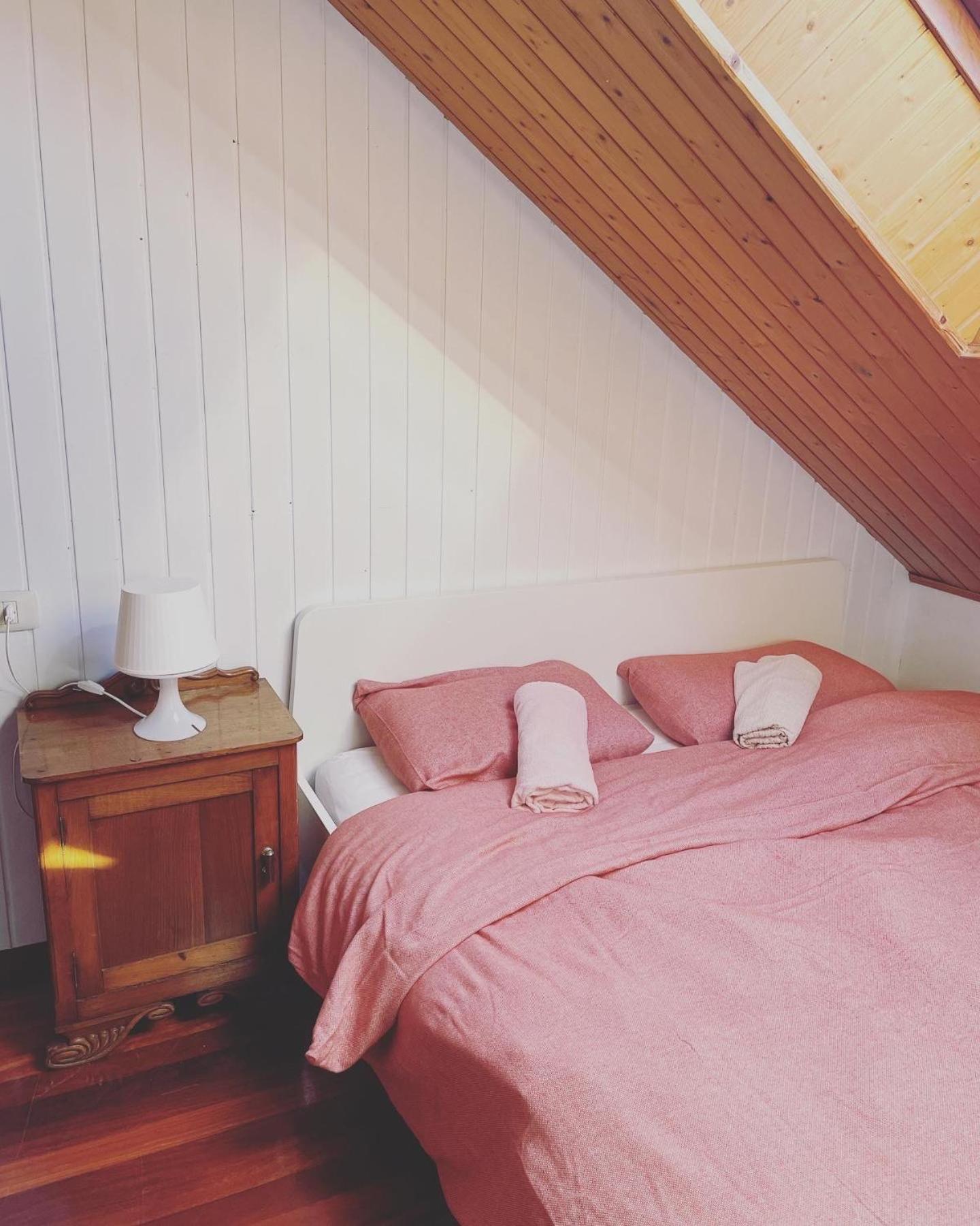 Beachfront Surf & Holiday House, Charming & Quiet Villarrube Exteriör bild