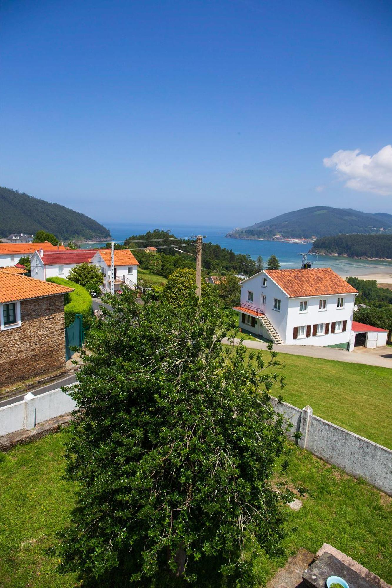 Beachfront Surf & Holiday House, Charming & Quiet Villarrube Exteriör bild