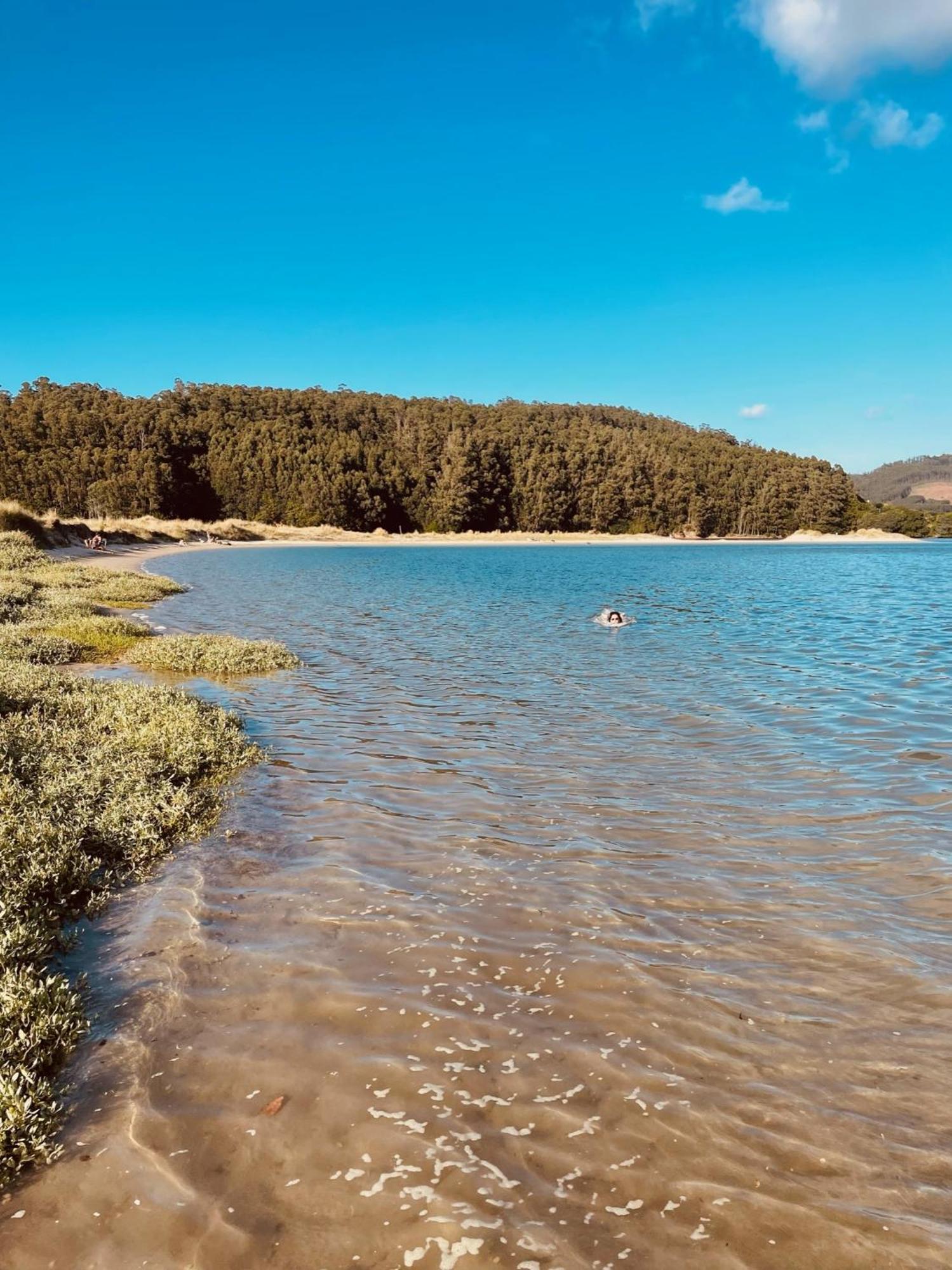 Beachfront Surf & Holiday House, Charming & Quiet Villarrube Exteriör bild
