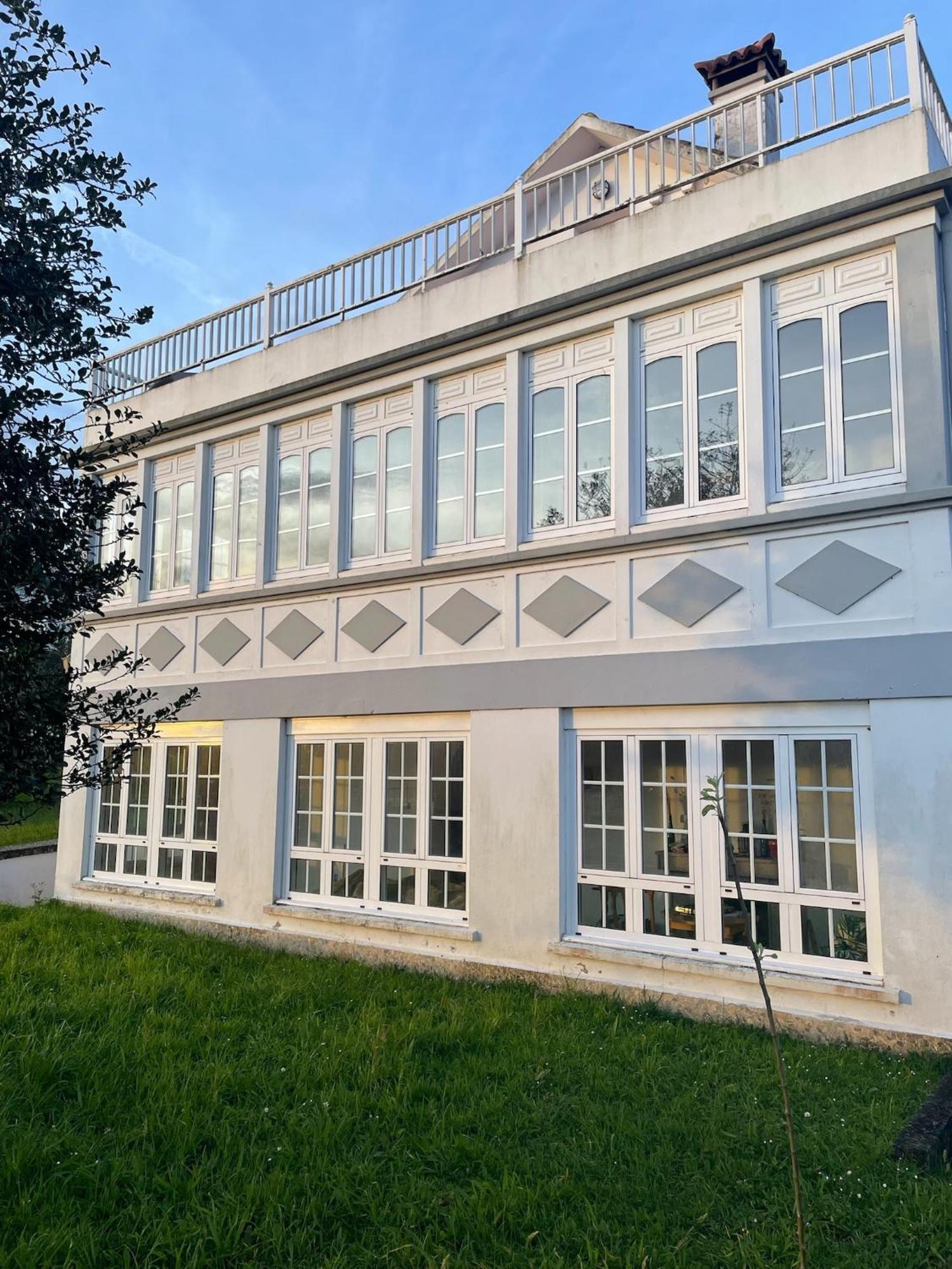 Beachfront Surf & Holiday House, Charming & Quiet Villarrube Exteriör bild